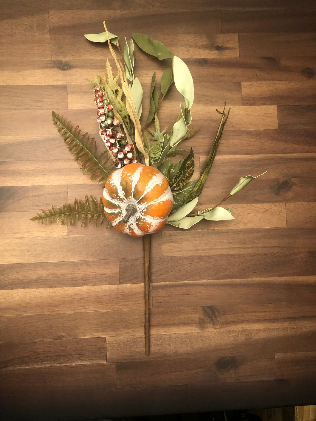 variety of leaves with berries, corn husks and pumpkin