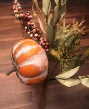 Load image into Gallery viewer, variety of leaves with berries, corn husks and pumpkin
