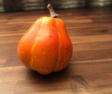 Load image into Gallery viewer, 3&quot; Orange Pumpkin
