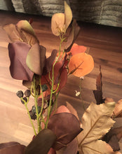 Load image into Gallery viewer, 23&quot; Warm Harvest Maple and Eucalyptusleaves
