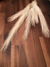 Load image into Gallery viewer, 28&quot; Pampas grass Spray in Cream
